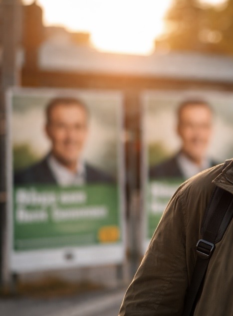 Wahlwerbung in Baden-Württemberg Die Cem-Özdemir-Kampagne von Jung von Matt – entwickelt von einer Werbeagentur aus Stuttgart Am 8. März wählt Baden-Württemberg einen neuen Landtag – und damit indirekt auch einen neuen Ministerpräsidenten. Bündnis 90/Die Grünen schicken den ehemaligen Bundesminister Cem Özdemir ins Rennen. Die dazugehörige Wahlwerbung stammt von Jung von Matt/Neckar, einer der bekanntesten Werbeagenturen in Stuttgart. Die Kampagne sorgt bereits zum Start für Aufmerksamkeit – vor allem wegen eines ungewöhnlichen strategischen Ansatzes.